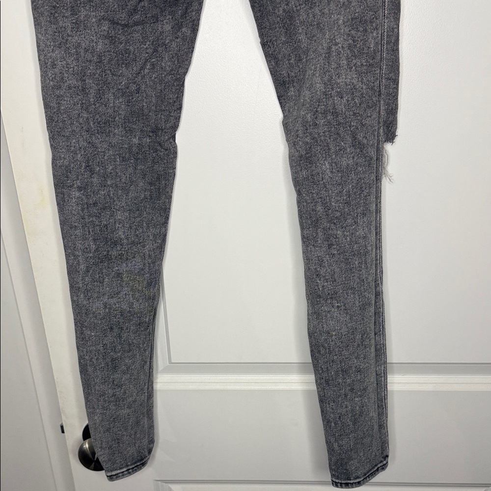 Express High Rise Black Acid Wash Button-Up Jeans - Picture 11 of 11